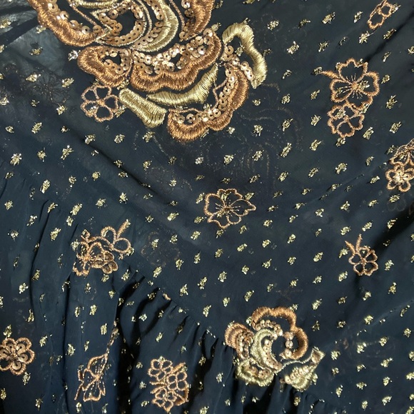 Express beautiful black and gold sequined dress NWOT - Picture 14 of 14